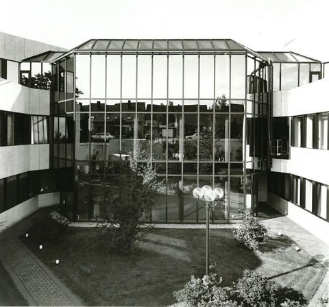 Herz- und Diabeteszentrum Bad Oeynhausen (HDZ), eröffnet 1985.
