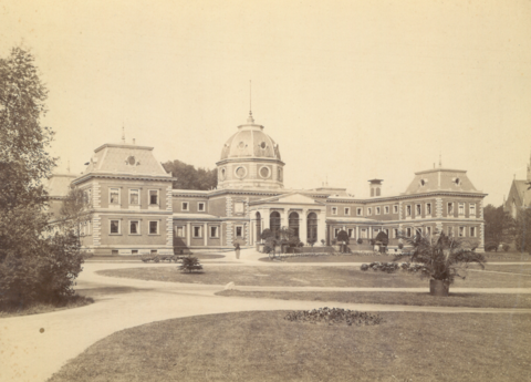 Badehaus II in Bad Oeynhausen, 1885 eröffnetes Großes Solebadehaus für Kurgäste erster Klasse.