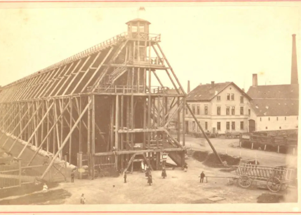 Historisches Gradierwerk der Saline Neusalzwerk in Bad Oeynhausen um 1880
