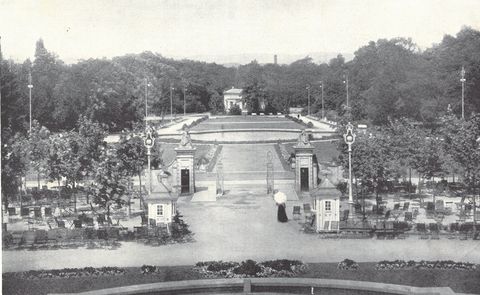 Neobarocke Mittelachse im Kurpark Bad Oeynhausen nach Umgestaltung durch Reinhold Hoemann (1906–1908).