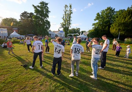 Die deutschen EM Helden gespielt vom TuS Bad Oeynhausen aus 1996 im Kurpark Bad Oeynhausen im Rahmen der Parklichter am Samstag zum Veranstaltungsmotto "Feel the 90s".