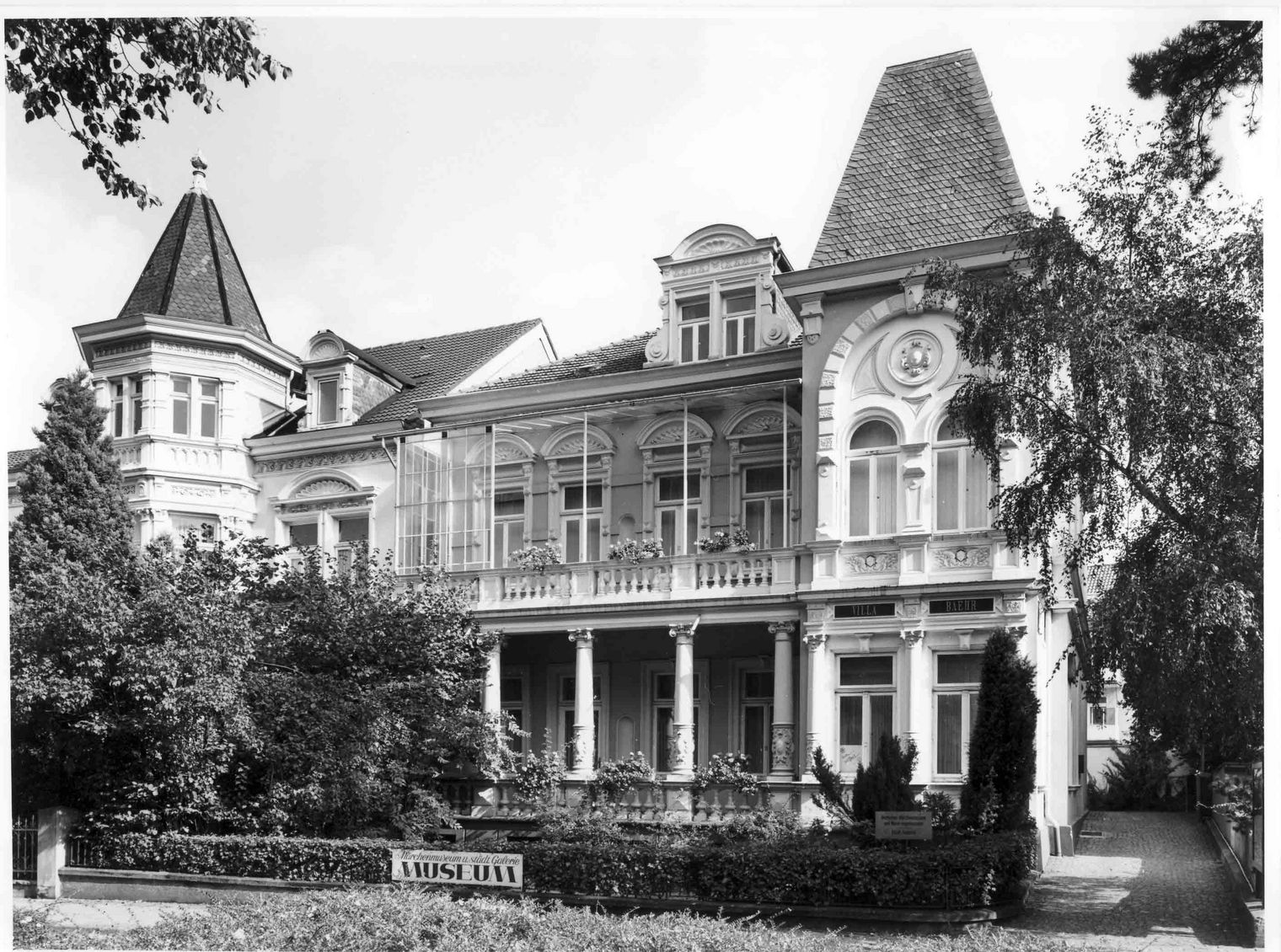 Historische Außenansicht des Märchen- und Wesersagenmuseums in Bad Oeynhausen in den 1980er Jahren