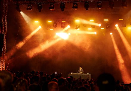 Die sensationelle Aftershow mit DJ Quicksilver im Kurpark Bad Oeynhausen im Rahmen der Parklichter am Samstag zum Veranstaltungsmotto "Feel the 90s". Das Publikum tobte. 