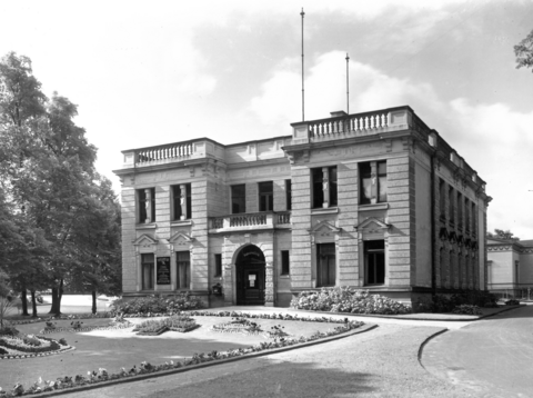 Gebäude der Königlichen Kurverwaltung in Bad Oeynhausen 1903, heute Tourist Information.