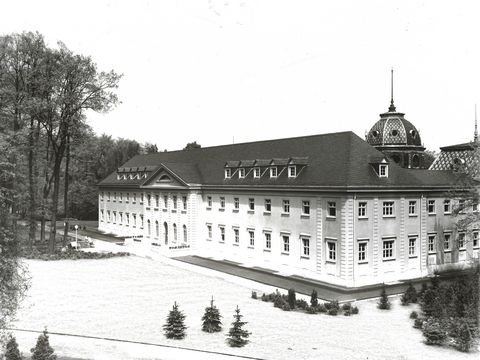 Kurmittelhaus Bad Oeynhausen, erbaut 1929–1930, später Sitz des Balneologischen Instituts unter Leitung von Prof. Klothilde Gollwitzer-Meyer.