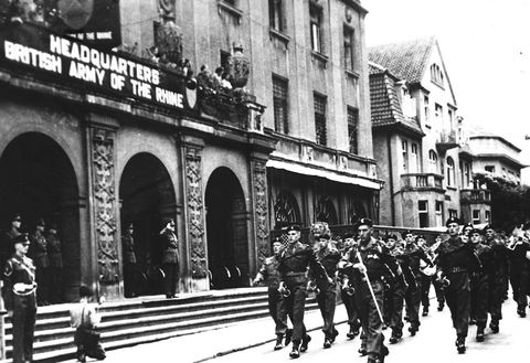 Britische Soldaten beim Einmarsch 1945 in Bad Oeynhausen; Hauptquartier der British Army of the Rhine.