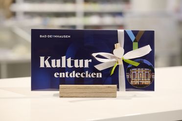Geschenkgutschein für einen Theaterbesuch in Bad Oeynhausen mit Firmenpersonalisierung