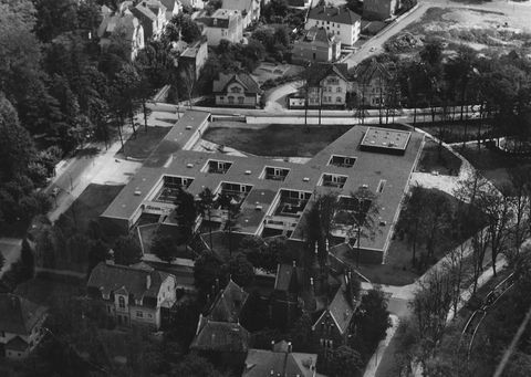 Neues Badehaus II in Bad Oeynhausen, 1960 eröffnet, eines der modernsten Kurgebäude Europas.