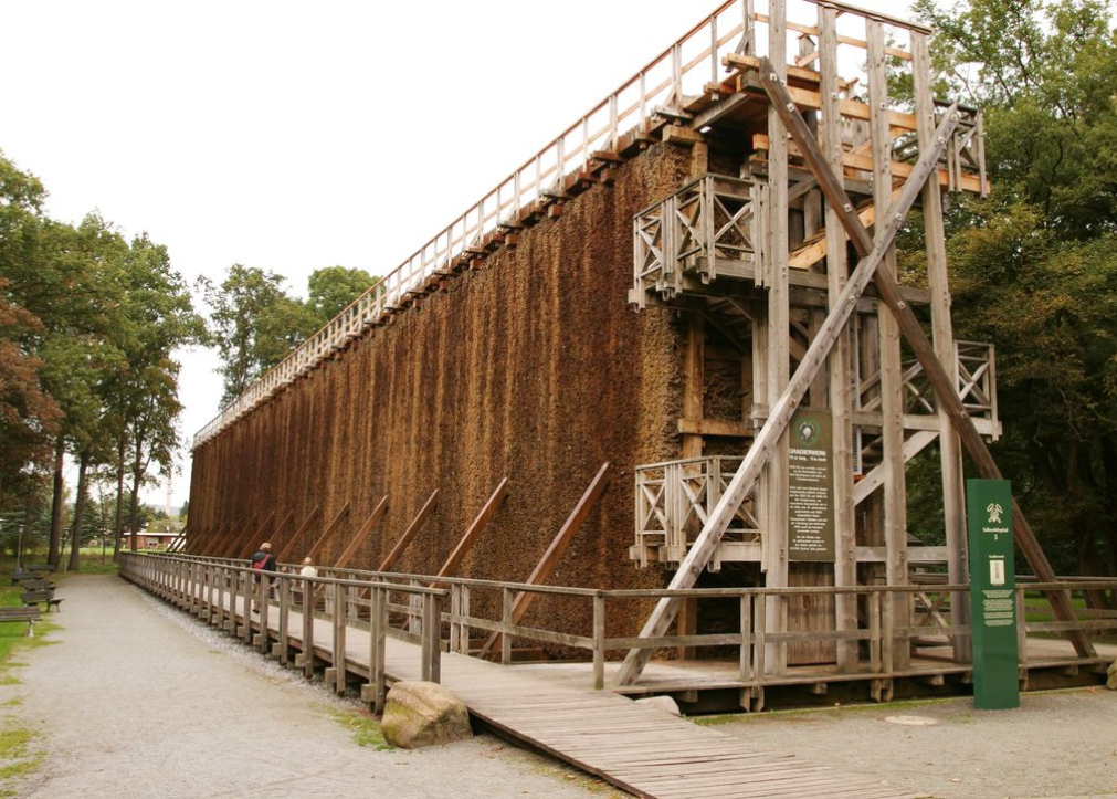 Heutiges Gradierwerk im Sielpark Bad Oeynhausen im Jahr 2026