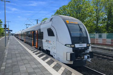 Regionalexpress RE 6 von Minden nach Köln/Bonn Flughafen am Bahnhof Bad Oeynhausen